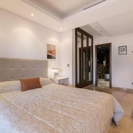 Oceanfront Luxury Living דירה *